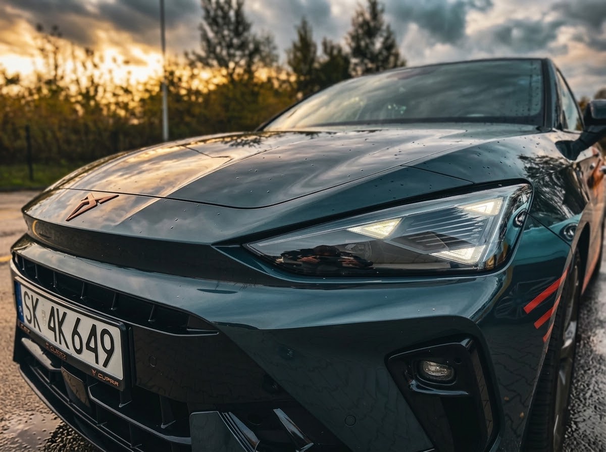 Reflektory Full LED i przód Cupra Leon