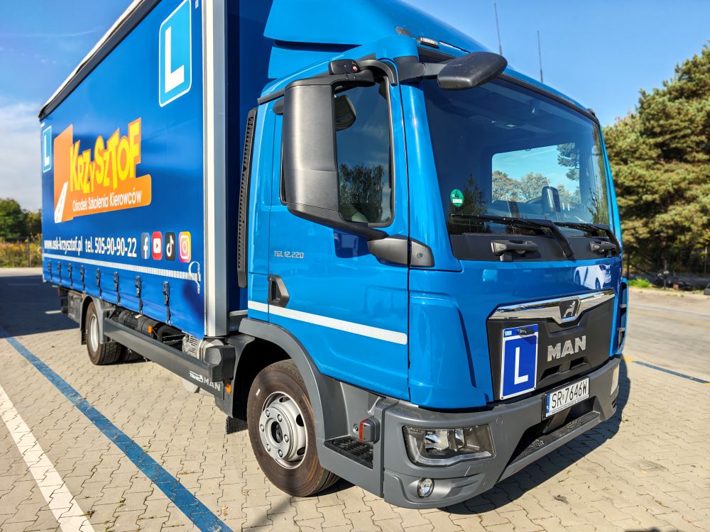Ciężarówka MAN TGL 12.250 OSK Krzysztof plac manewrowy